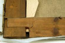 Fendas con perigo de rachado no bastidor