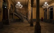 Escaleras de mansión (2019) Luis Gabú